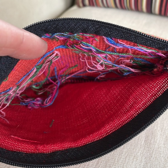 Small embroidered pouch - Picture 3 of 3